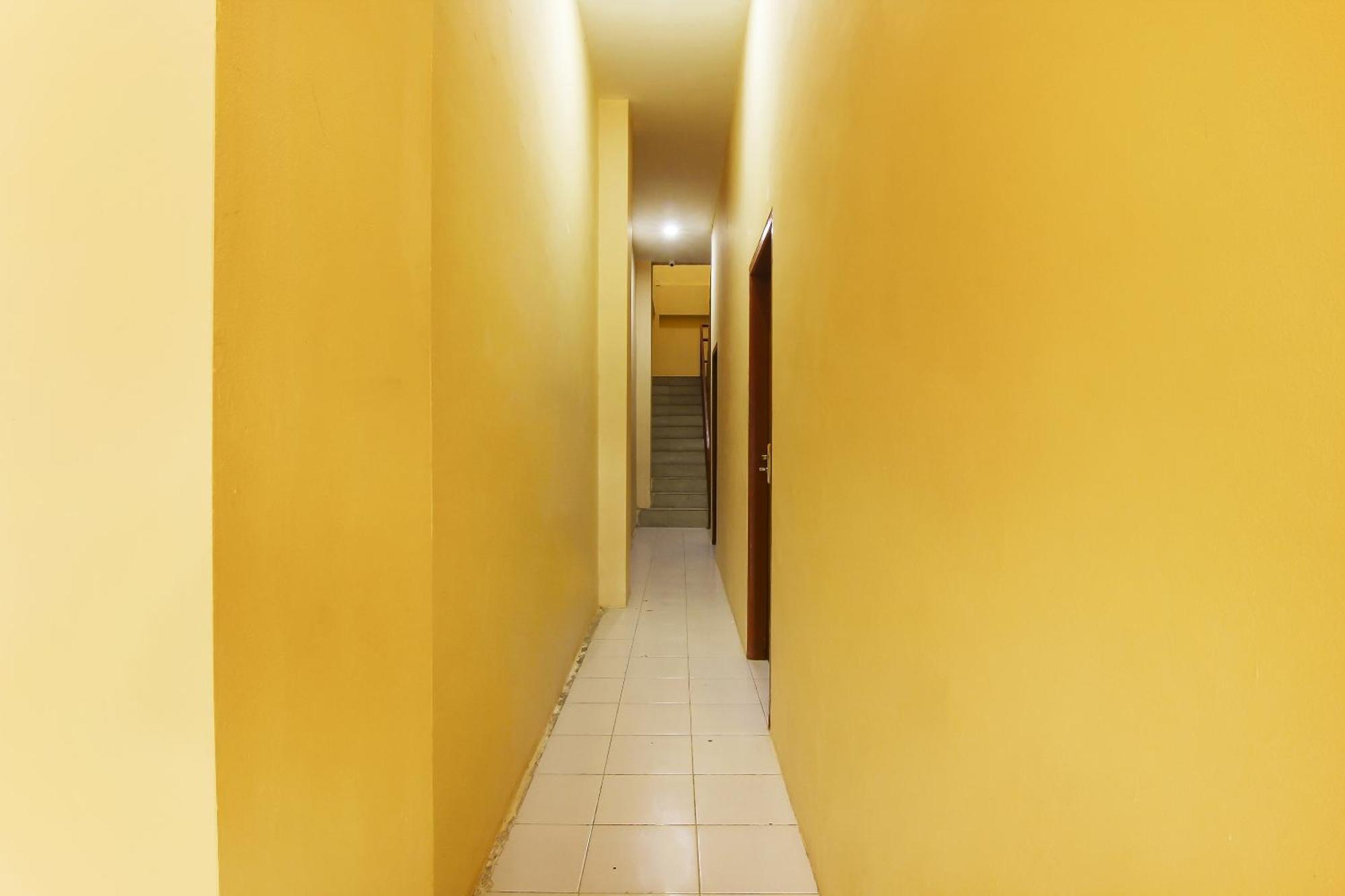 Oyo 90900 Pagi Sore Residence Padang  Zewnętrze zdjęcie